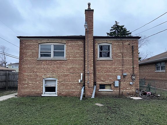 4th image of 15210 Evers St