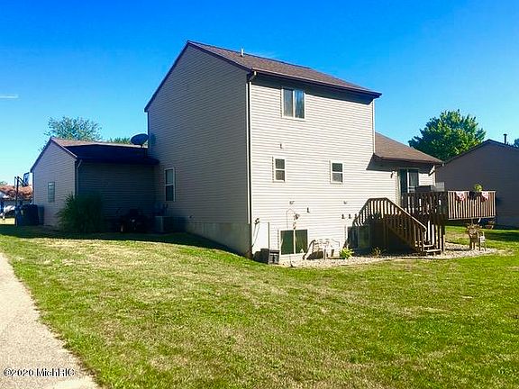 4th image of 11875 Deerfield Dr