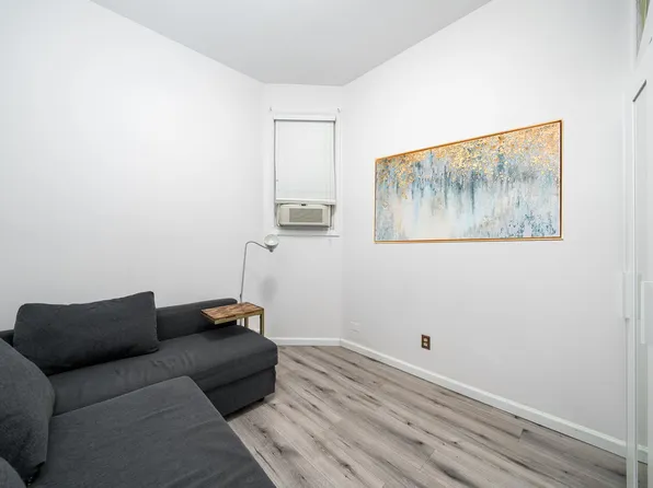 201 Pavonia Avenue image 9 of 21