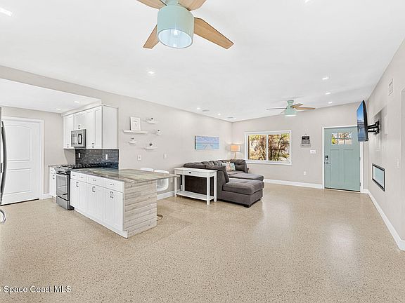 4th image of 225 Cherry Ave