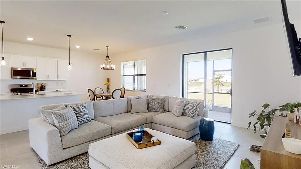 4 bed, 3.0 bath, 2606 sqft, $6,995 — Photo 4