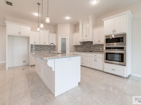 3rd image of 2712 Wisteria Ave