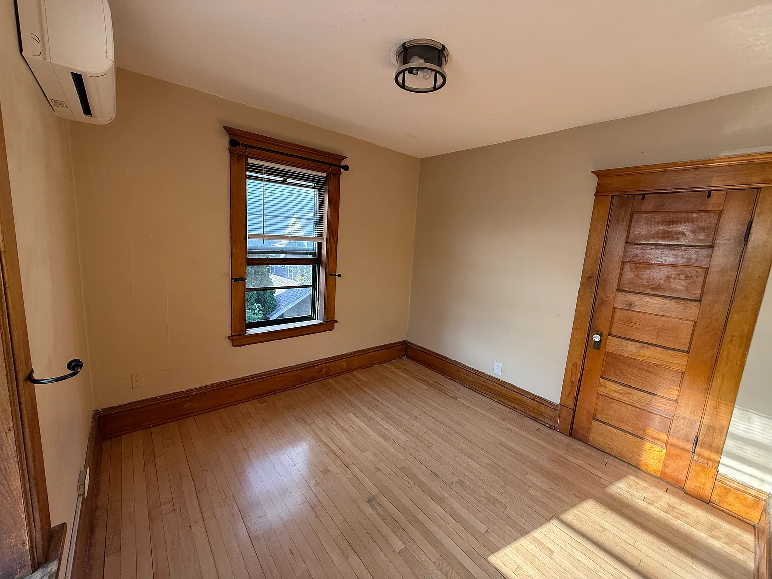 4 bed, 3500 sqft, $700 — Photo 4