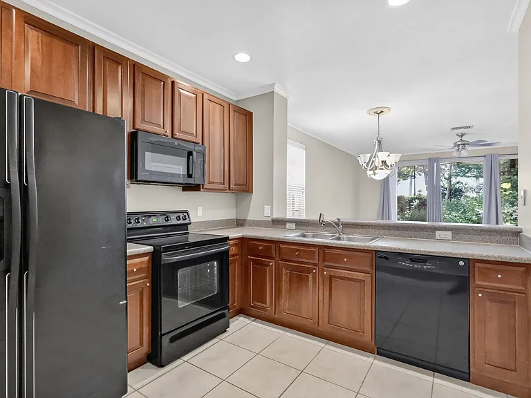8103 Bellagio Ln — Photo 8