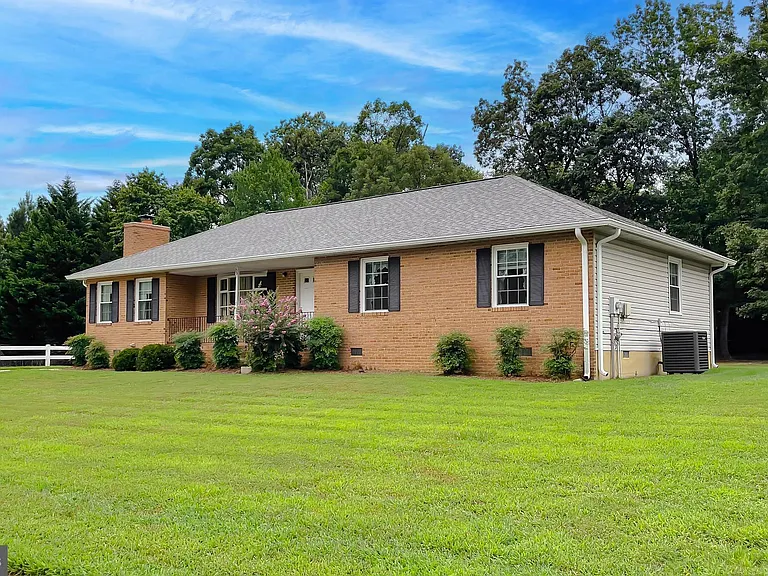 109 Morris Dr — Photo 3