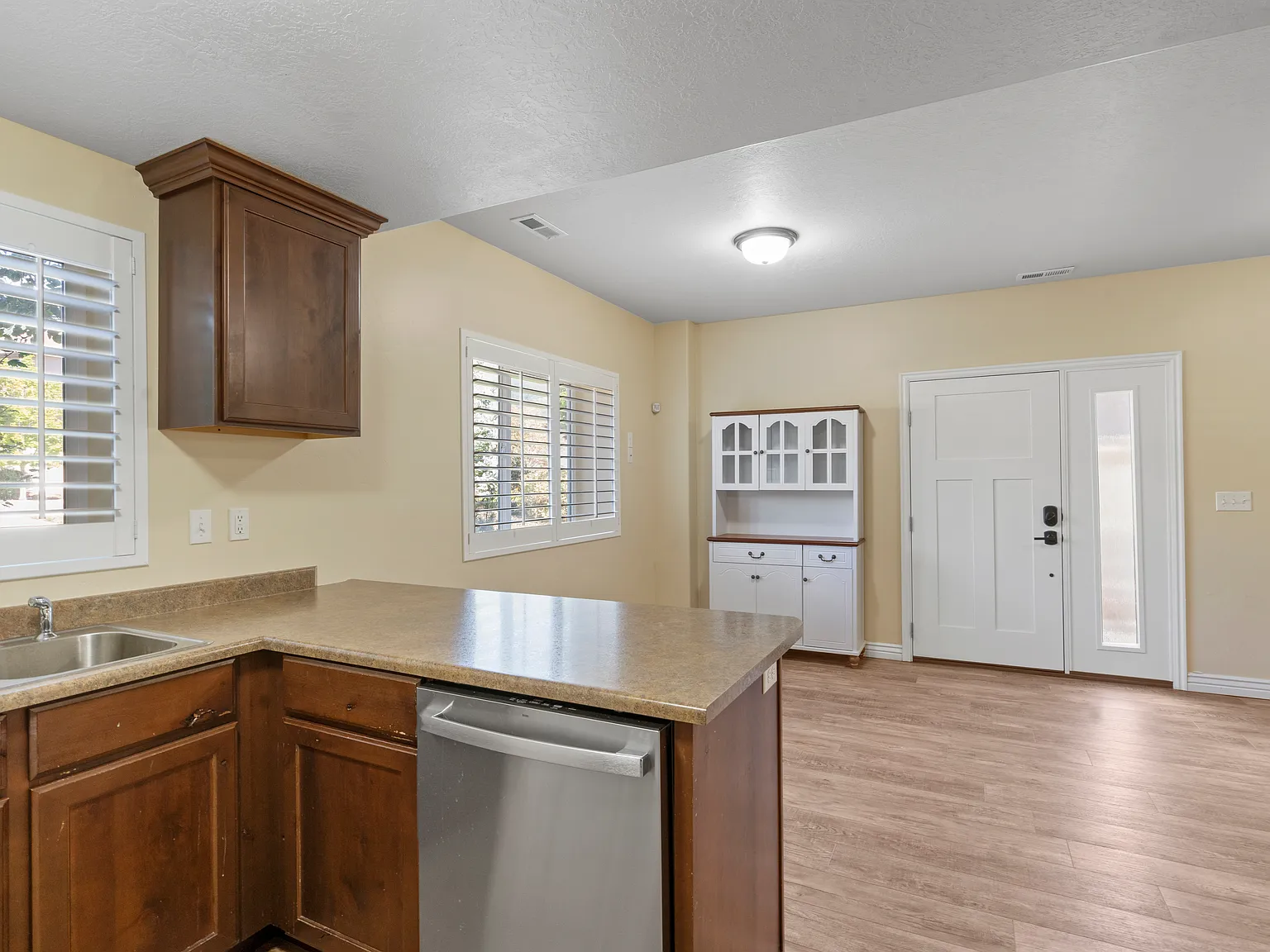 2 bed, 1100 sqft, $1,600 — Photo 4