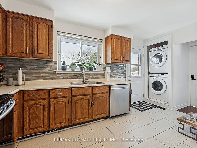 35 Algonquin Blvd #MAIN — Photo 9