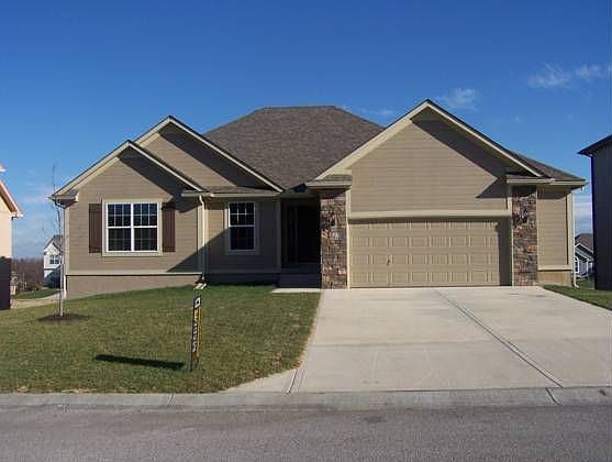 1st image of 323 SE Wood Ln