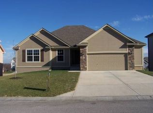 323 SE Wood Ln, Lees Summit, MO 64063