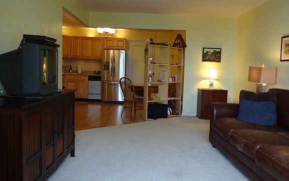 3rd image of 5505 Woodside Ave #608