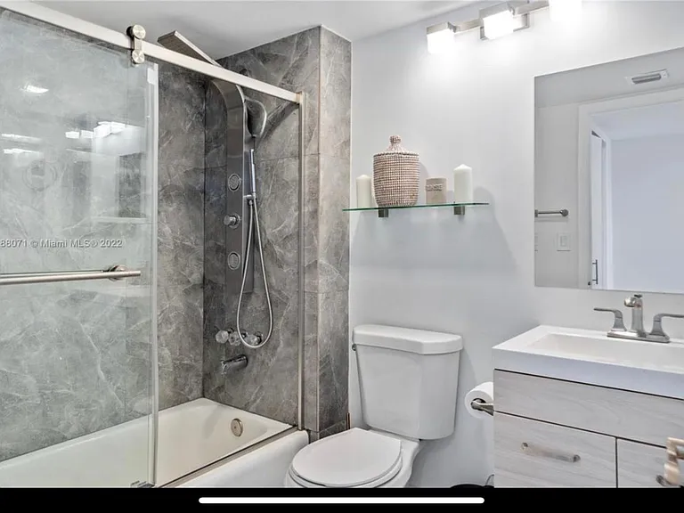 400 S Pointe Dr #1102 — Photo 24