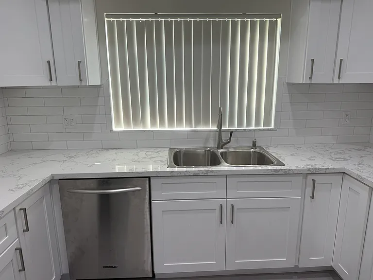 1320 S Del Mar Ave — Photo 5