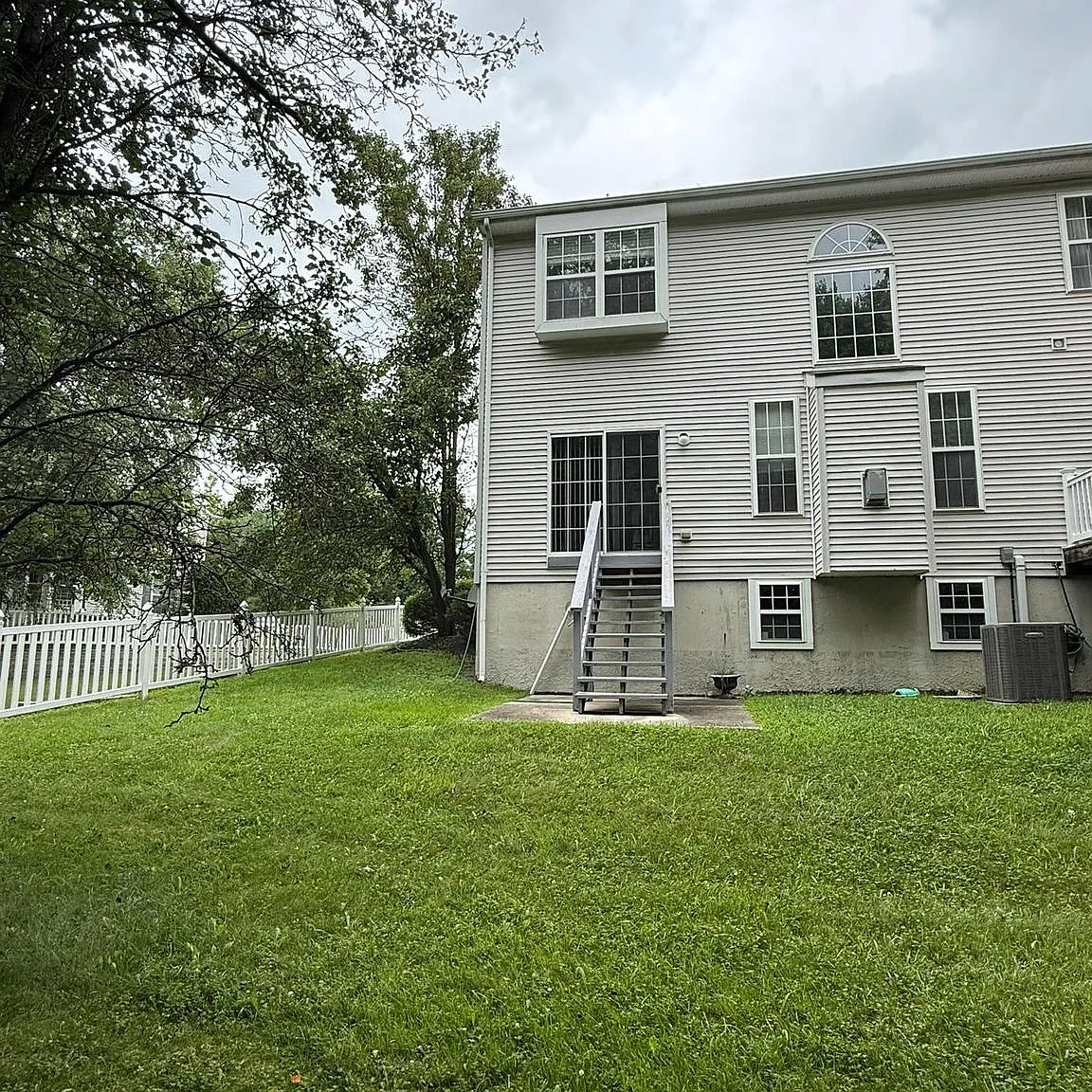 3 bed, 2.5 bath, 2194 sqft, $3,300 — Photo 4