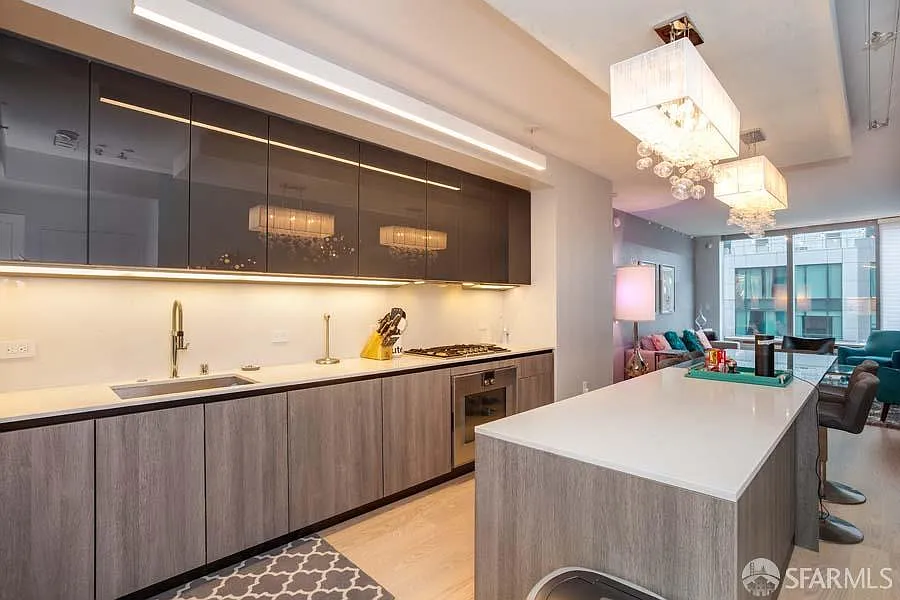2 bed, 2.0 bath, 1178 sqft, $8,000 — Photo 3