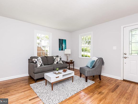 4th image of 1801 White Oak Ave