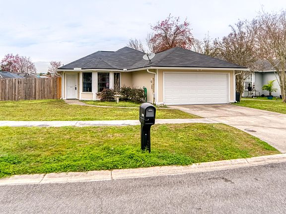 2nd image of 1698 Ashwood Cir