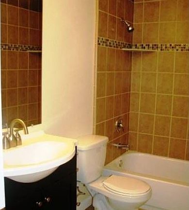 4th image of 1419 E St APT 4