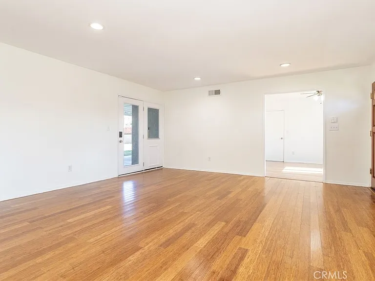 19233 Napa St — Photo 14