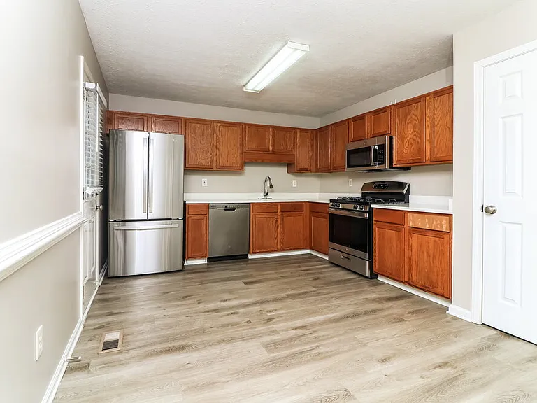 565 Bridge Grv — Photo 12