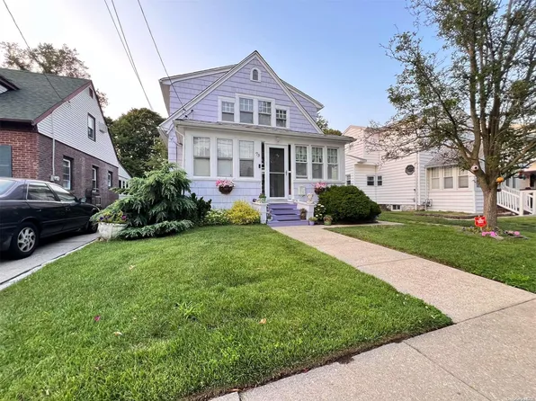 73 Lexington Avenue, Malverne, NY 11565