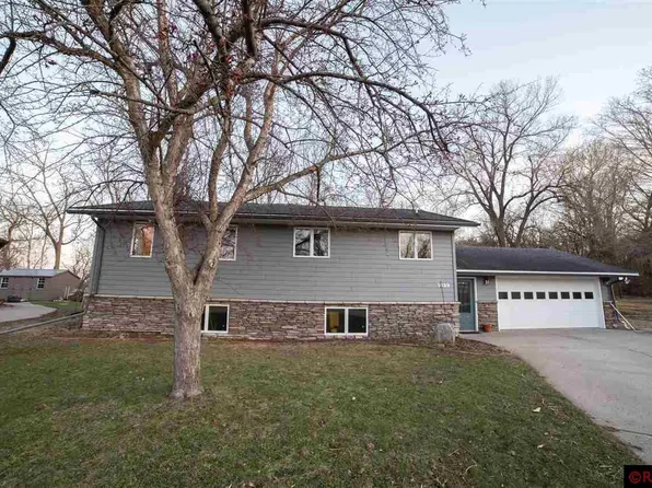 1029 Capitol Heights Ct, Fairmont, MN 56031