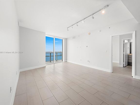 3rd image of 1900 N Bayshore Dr APT 4804