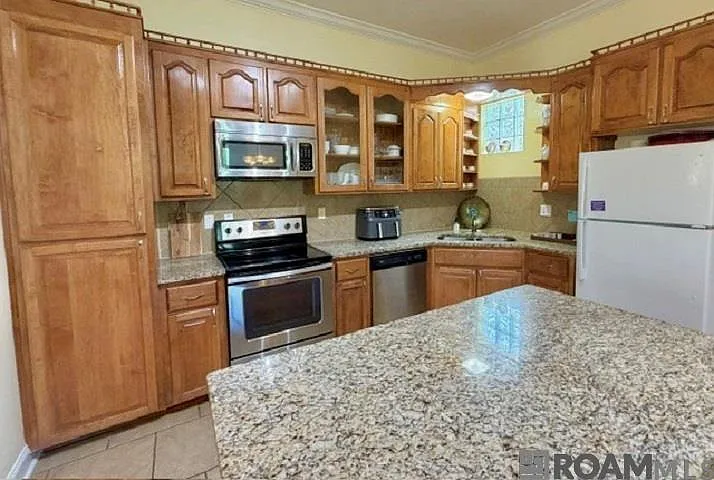3 bed, 1600 sqft, $1,800 — Photo 4