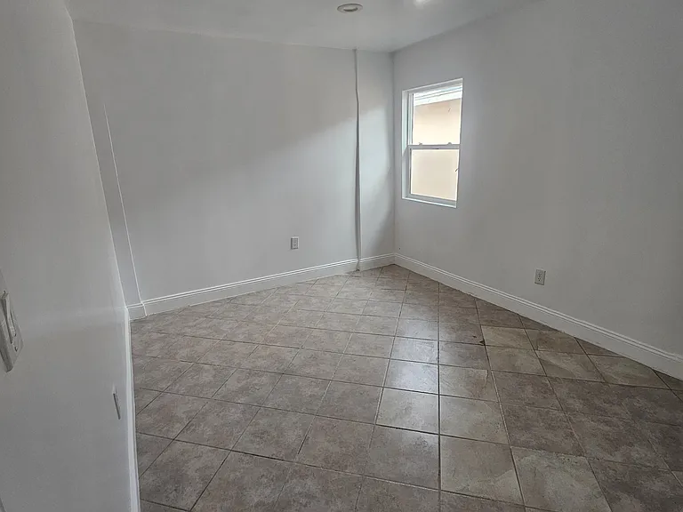 1107 S Central Ave #C — Photo 9