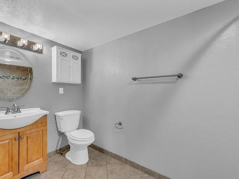 4226 Locust St — Photo 20