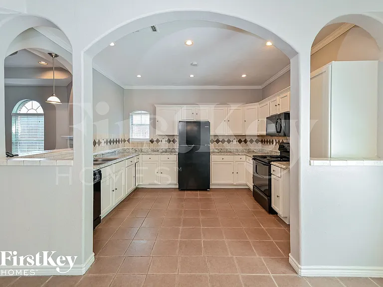 4447 Donalbain Dr — Photo 6