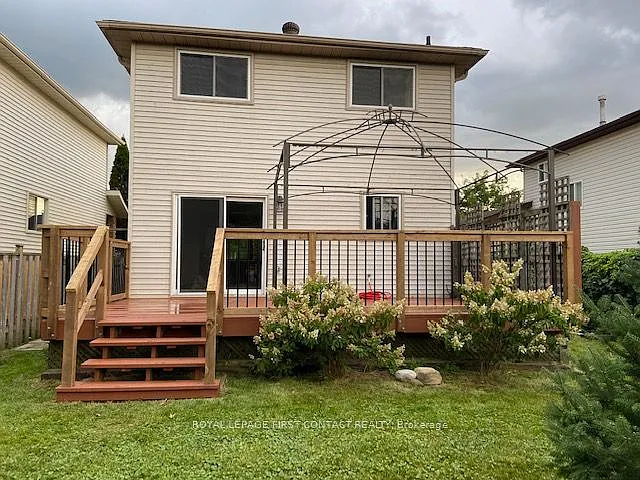 16 Rosenfeld Dr — Photo 28