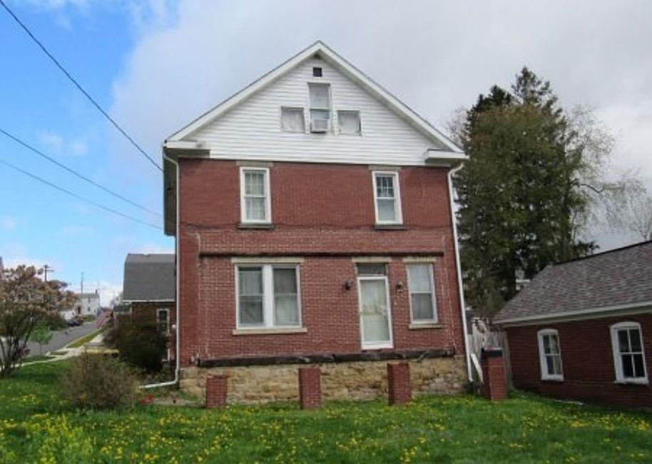 1st image of 303 E Crawford St