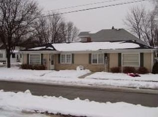 910 School Pl, Green Bay, WI 54303