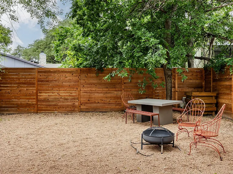 904 Acorn Oaks Dr — Photo 31