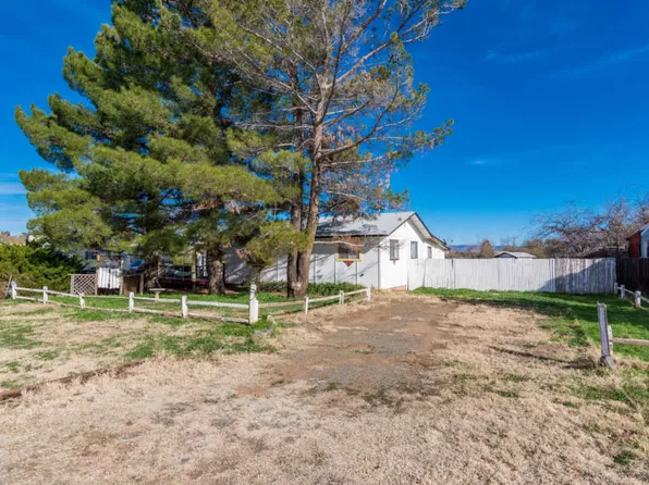 17376 E Meadow Ln, Mayer, AZ 86333