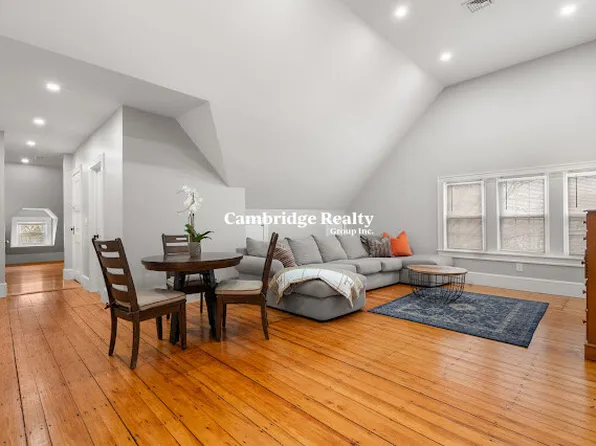 169 Hunnewell Ave #3A, Newton, MA 02458