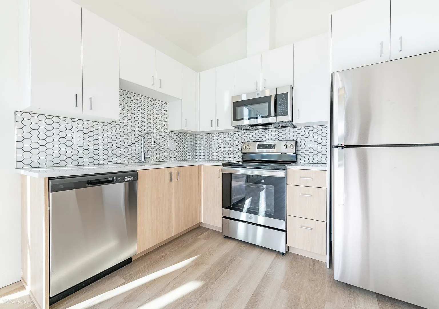 8770 N Willamette — Photo 1