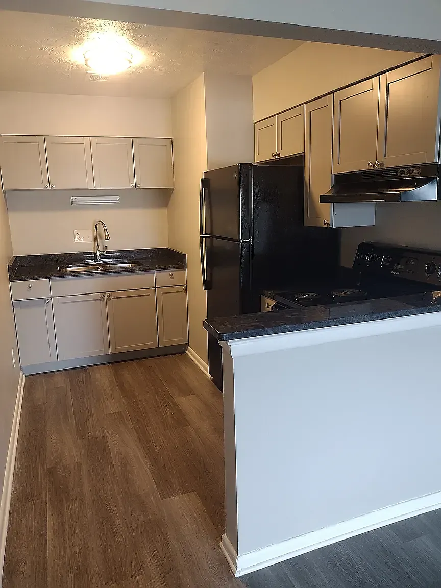 Summit Park Apartments — Photo 1