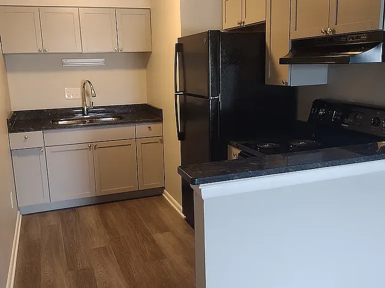 Summit Park Apartments — Photo 1