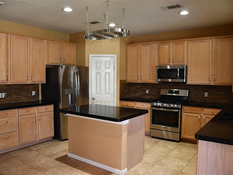 18118 Cypress Valley Ln — Photo 16