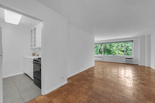 Living room, photo 2
