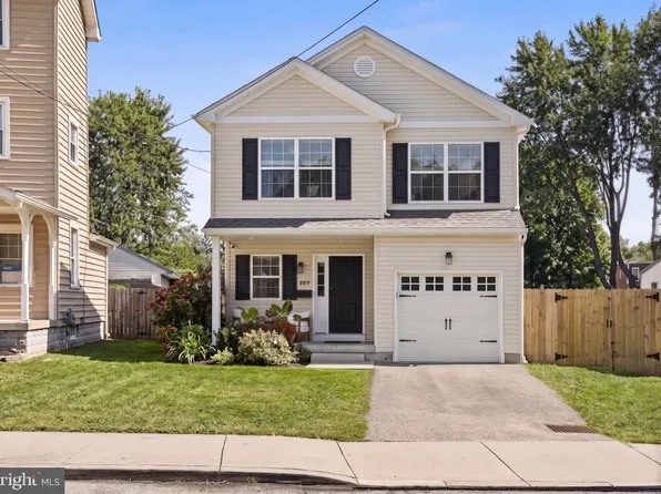 887 Penn St, Bryn Mawr, PA 19010