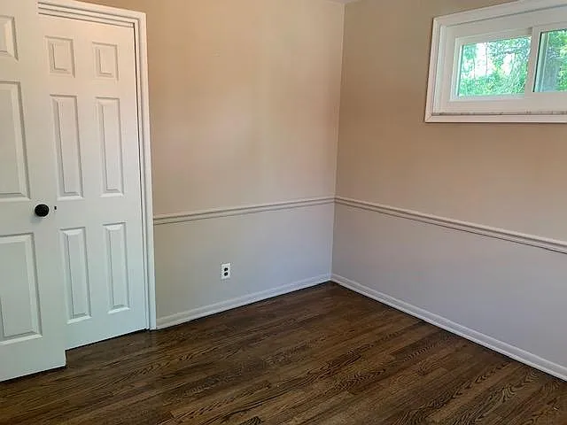 320 Lee Ave — Photo 8