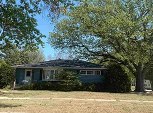 1010 Clinton St, Charles City, IA 50616