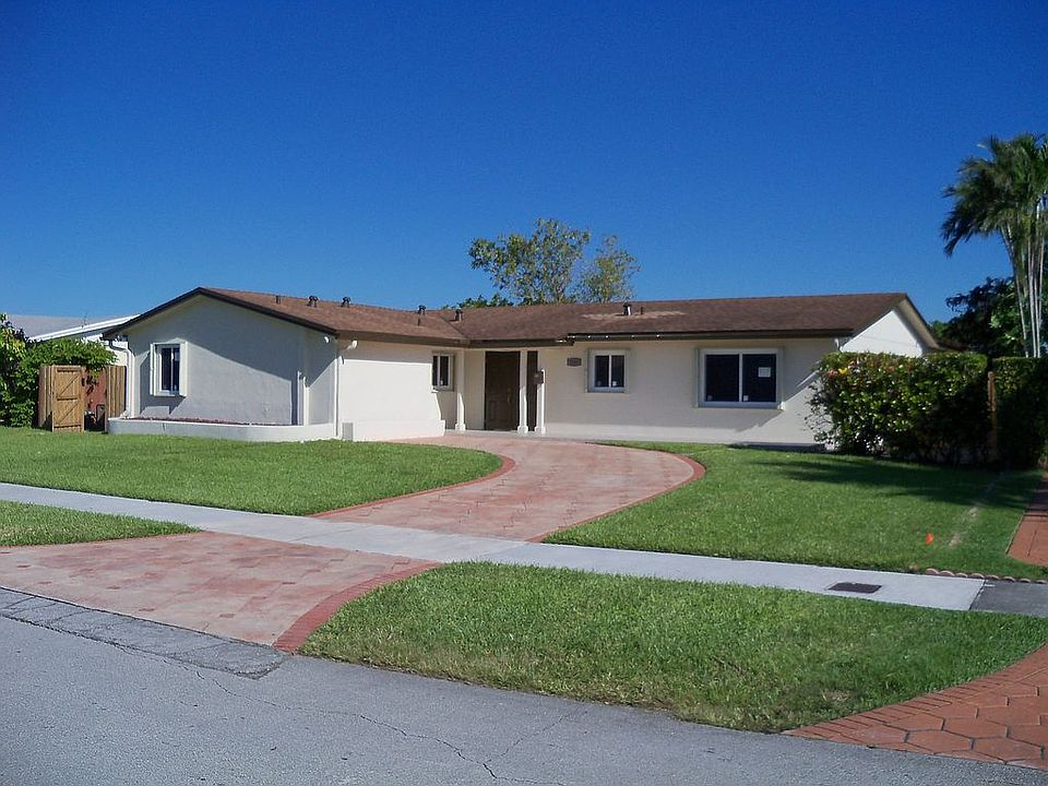 2nd image of 3265 Village Green Dr
