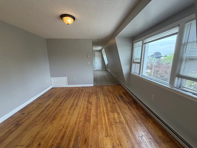 682 Beech St #5 — Photo 3