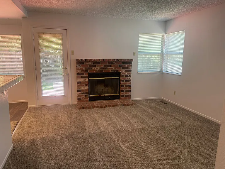 6061 Stonecreek Dr — Photo 5