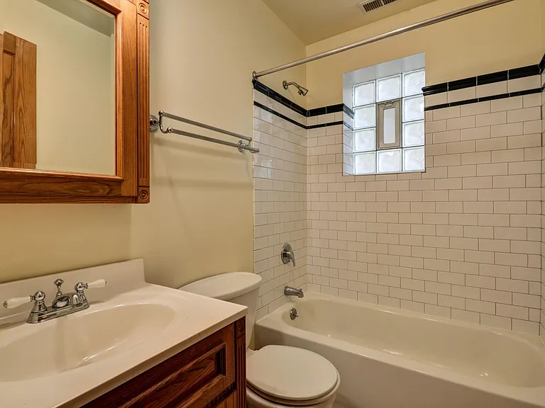3920 N Janssen Ave #1 — Photo 12