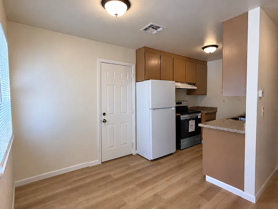 9679 Walnut Ave #2