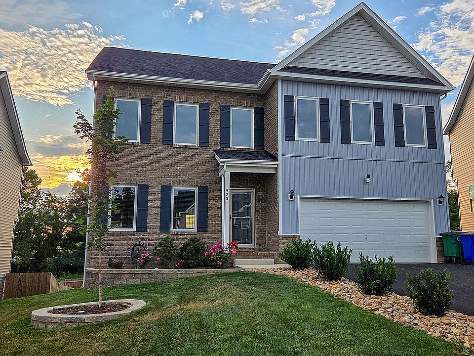 1st image of 920 Holland Loop NW